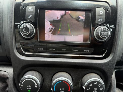 Used 2020 RAM ProMaster 2500 w/ Premium Appearance Group FWD image 7