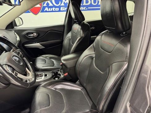 Used 2018 Jeep Cherokee Trailhawk w/ Quick Order Package 27L image 12