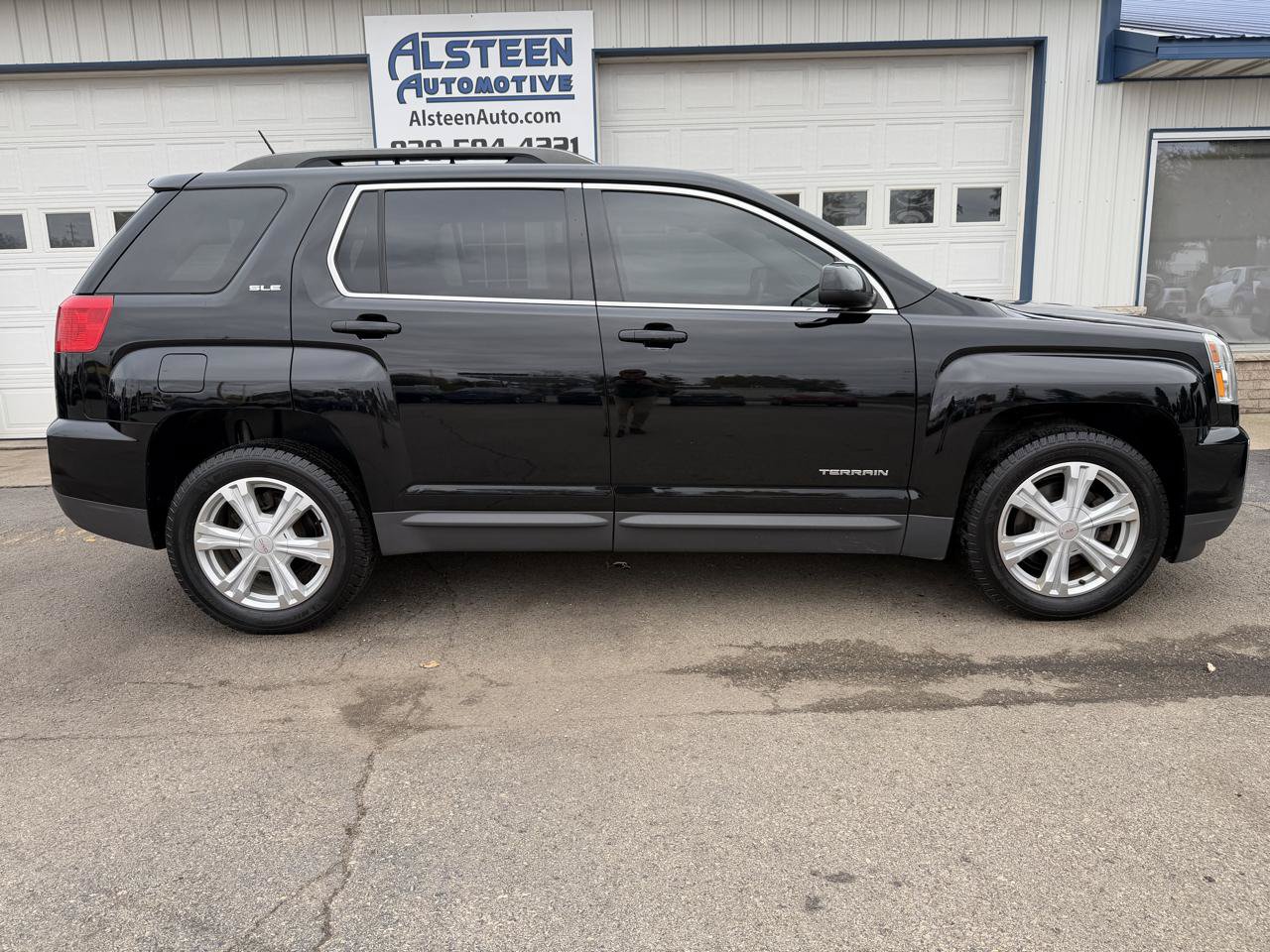 Used 2017 GMC Terrain SLE w/ Convenience Package AWD/4WD image 2