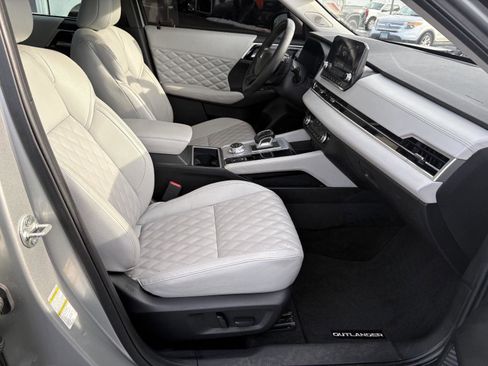Used 2023 Mitsubishi Outlander SEL image 20