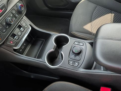 Used 2021 GMC Terrain SLE w/ Driver Convenience Package FWD image 22