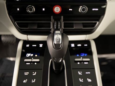 New 2026 Porsche Macan S image 23