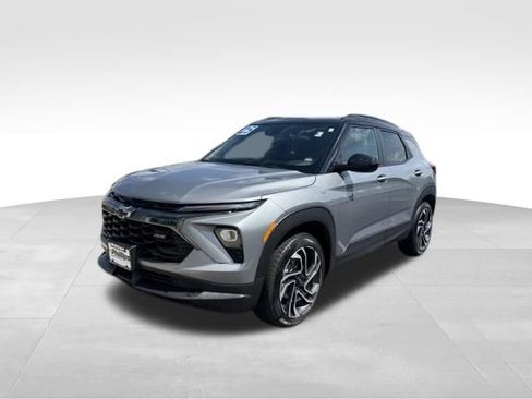 Used 2025 Chevrolet TrailBlazer RS w/ Convenience Package AWD/4WD image 2