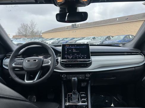 Used 2025 Jeep Compass Limited image 35