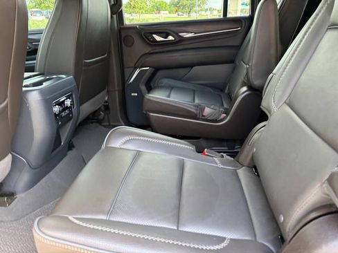 Used 2023 GMC Yukon XL Denali AWD/4WD image 27