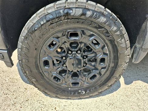 Used 2022 GMC Sierra 2500 AT4 image 26