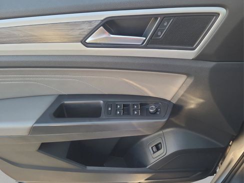 Used 2022 Volkswagen Atlas Cross Sport SE w/ Panoramic Sunroof Package image 26