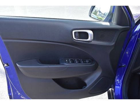 Used 2023 Hyundai Venue SEL w/ Cargo Package image 16