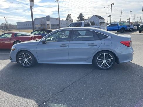 Used 2022 Honda Civic Touring image 4