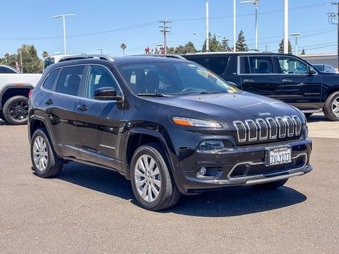 Used 2016 Jeep Cherokee Overland w/ Technology Group AWD/4WD image 5