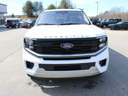 Used 2025 Ford Expedition Max Platinum image 3