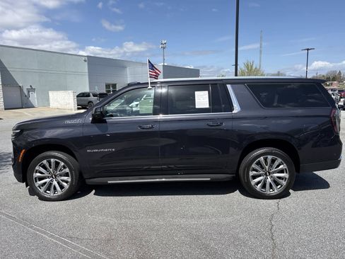 Used 2025 Chevrolet Suburban High Country w/ Sun And Tow Package AWD/4WD image 5
