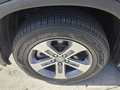 Used 2025 Honda Pilot EX-L image 10