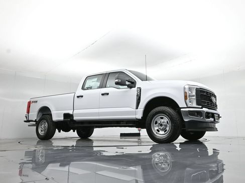 New 2026 Ford F350 XL w/ FX4 Off-Road Package AWD/4WD image 3