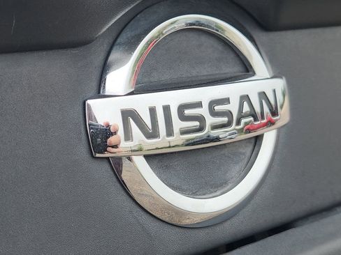 Used 2019 Nissan Frontier SL RWD image 13