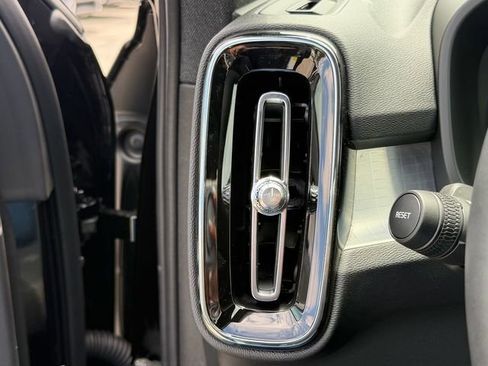 New 2026 Volvo XC40 B5 Core AWD/4WD image 21