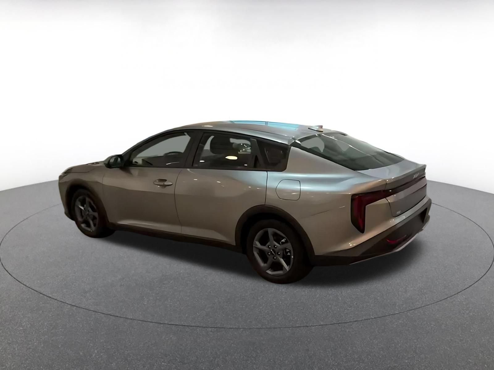 Used 2025 Kia K4 FWD image 3