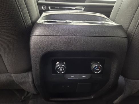 Used 2024 Chevrolet Traverse LT AWD/4WD image 27