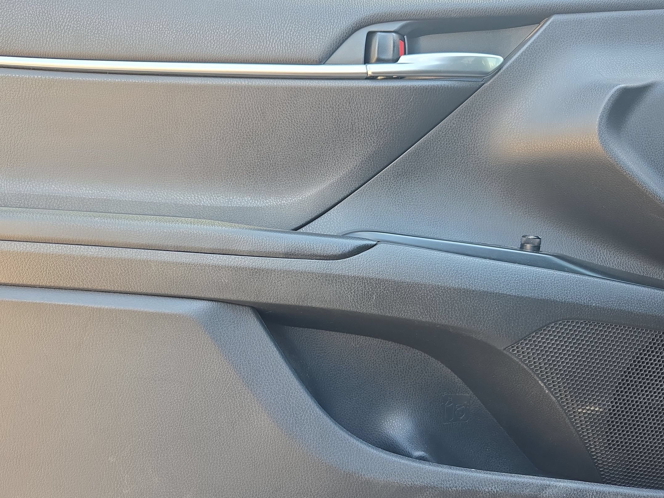 Used 2019 Toyota Camry SE FWD image 10