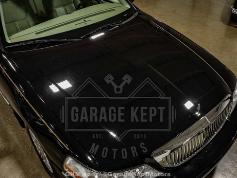 Used 2010 Lincoln Town Car Signature Limited image 14