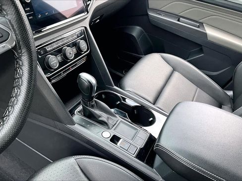 Used 2023 Volkswagen Atlas Cross Sport SE FWD image 15