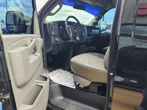 Used 2018 Chevrolet Express 2500 w/ Driver Convenience Package RWD image 10