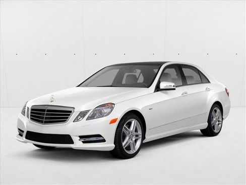 Used 2012 Mercedes-Benz E 550 4MATIC Sedan image 1