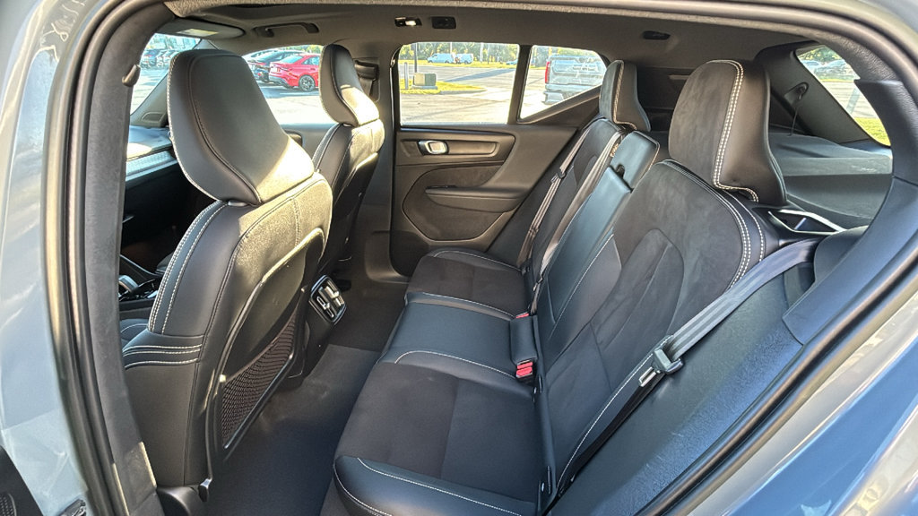 Certified 2023 Volvo XC40 B5 Plus w/ Climate Package AWD/4WD image 9