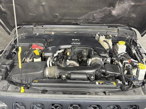 Used 2021 Jeep Gladiator Rubicon AWD/4WD image 6