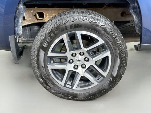 Used 2019 Chevrolet Silverado 1500 Custom Trail Boss w/ Custom Convenience Package AWD/4WD image 28