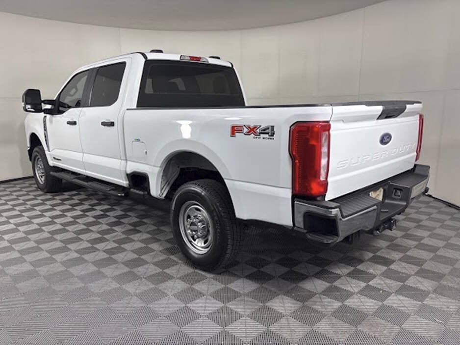 Used 2023 Ford F250 XL w/ FX4 Off-Road Package AWD/4WD image 7