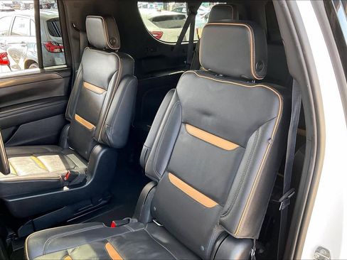 Used 2021 GMC Yukon XL AT4 w/ AT4 Premium Plus Package AWD/4WD image 19