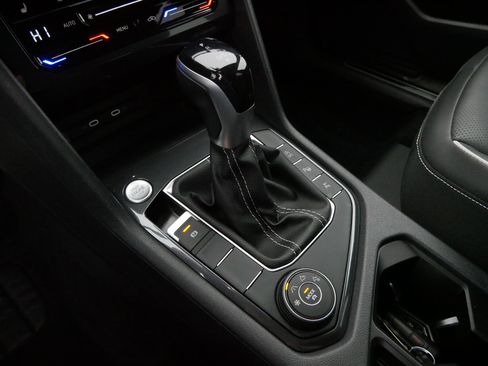 Certified 2022 Volkswagen Tiguan SEL R-Line image 24
