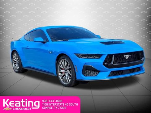 Used 2025 Ford Mustang GT Premium RWD image 3