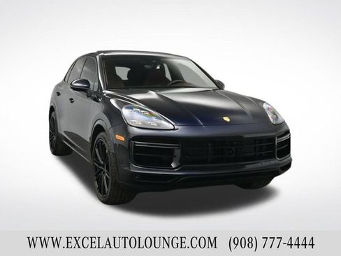 Used 2021 Porsche Cayenne Turbo w/ Premium Package Plus image 8