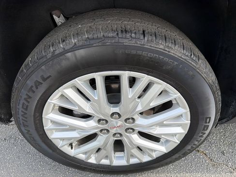 Used 2024 GMC Acadia Elevation w/ Luxury Package FWD image 17