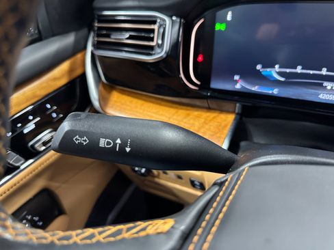 Used 2022 Jeep Grand Wagoneer Series III w/ Rear Seat Video Group 1 image 41