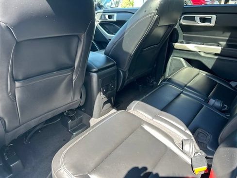 Used 2023 Ford Explorer XLT w/ Equipment Group 202A AWD/4WD image 17