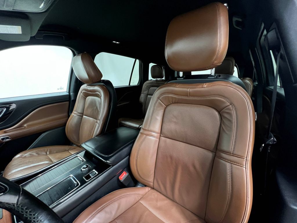 Used 2020 Lincoln Aviator Reserve w/ Elements Package Plus AWD/4WD image 14