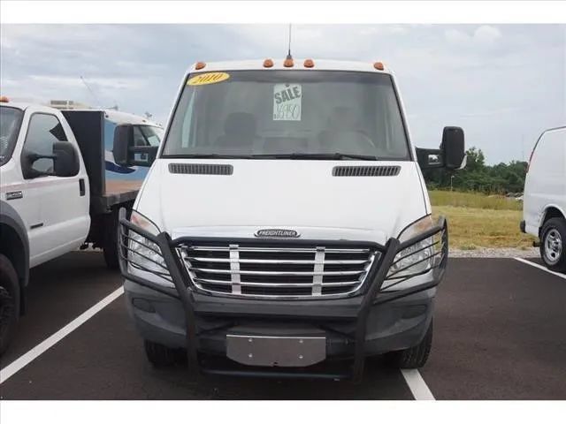 Used 2010 Freightliner Sprinter 3500 RWD image 2
