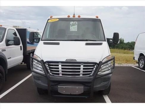 Used 2010 Freightliner Sprinter 3500 image 2