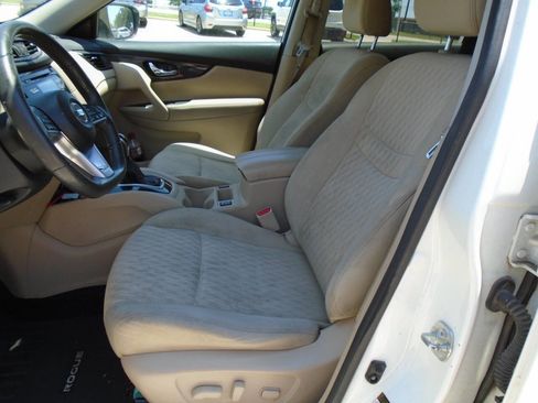 Used 2017 Nissan Rogue SV FWD image 7