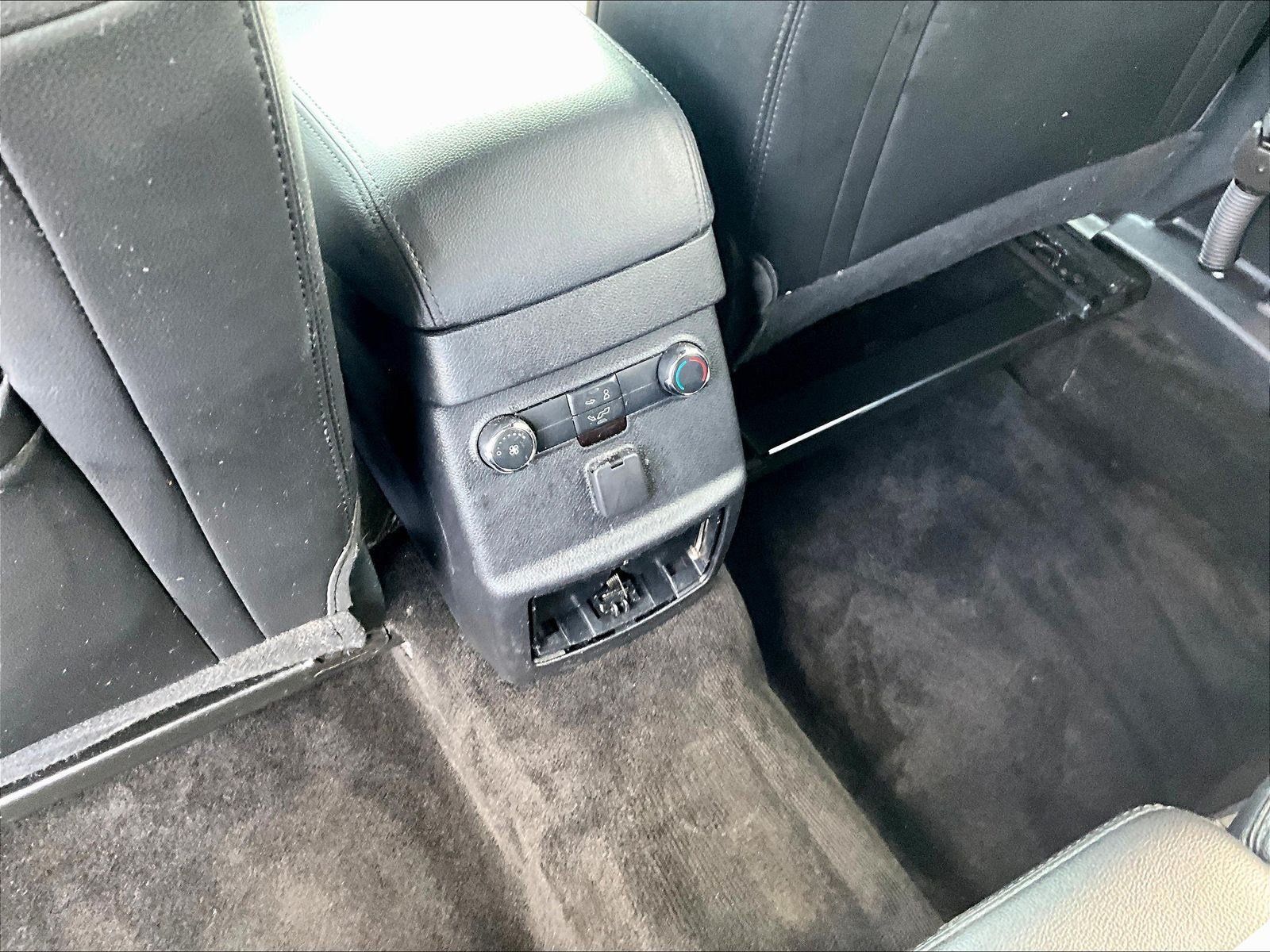 Used 2018 Ford Explorer XLT w/ Equipment Group 202A FWD image 10