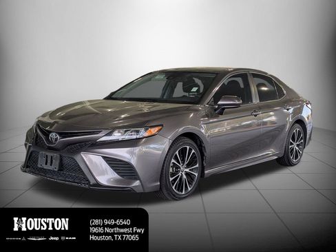 Used 2020 Toyota Camry SE image 3
