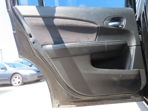 Used 2013 Chrysler 200 LX FWD image 35