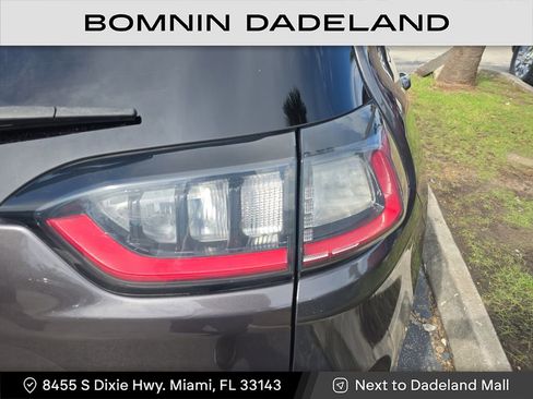 Used 2022 Jeep Cherokee Limited image 5