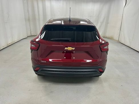 Used 2024 Chevrolet Trax LS w/ LS Convenience Package FWD image 6
