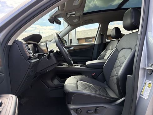 Used 2024 Volkswagen Atlas SE AWD/4WD image 9