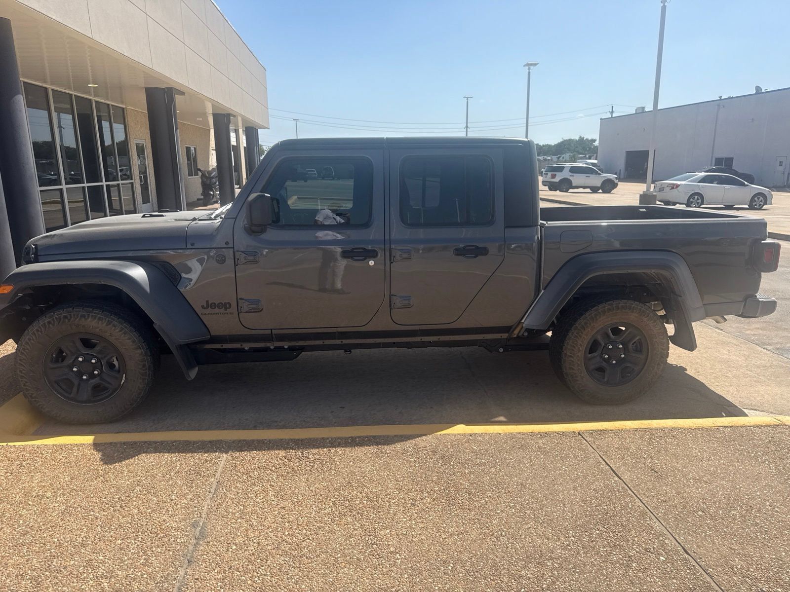 Used 2026 Jeep Gladiator Sport AWD/4WD image 4