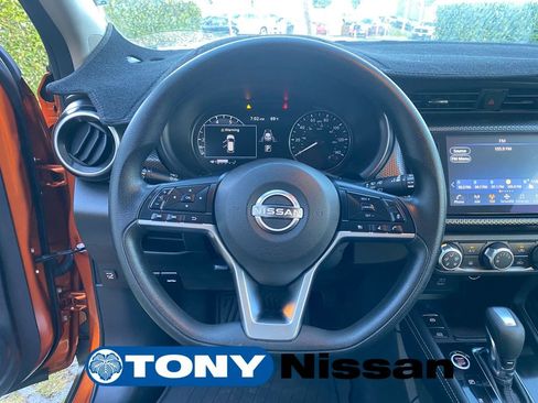Used 2023 Nissan Kicks SV w/ Interior Electronics Package FWD image 13